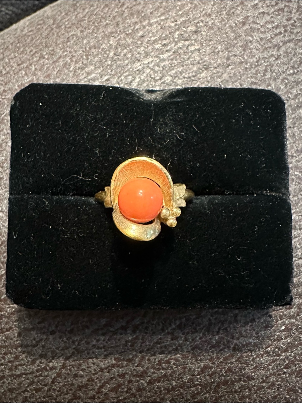 1970s Avon RING Gold tone With Coral Colored Bead Size 5 to 7